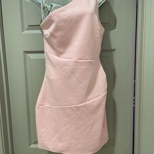 Lulu’s pink One shoulder dress NWT Medium it’s a light pink good material.
